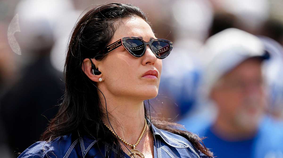 Colts’ Carlie Irsay-Gordon seen on sideline with headset vs. Titans