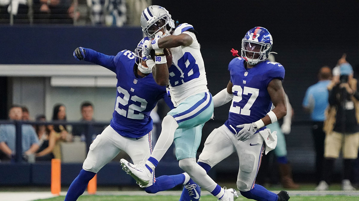 Dallas Cowboys wide receiver CeeDee Lamb (88) makes a catch against New York Giants cornerback Dru Phillips (22) and safety Tyler Nubin (27) during the fourth quarter at AT&T Stadium.