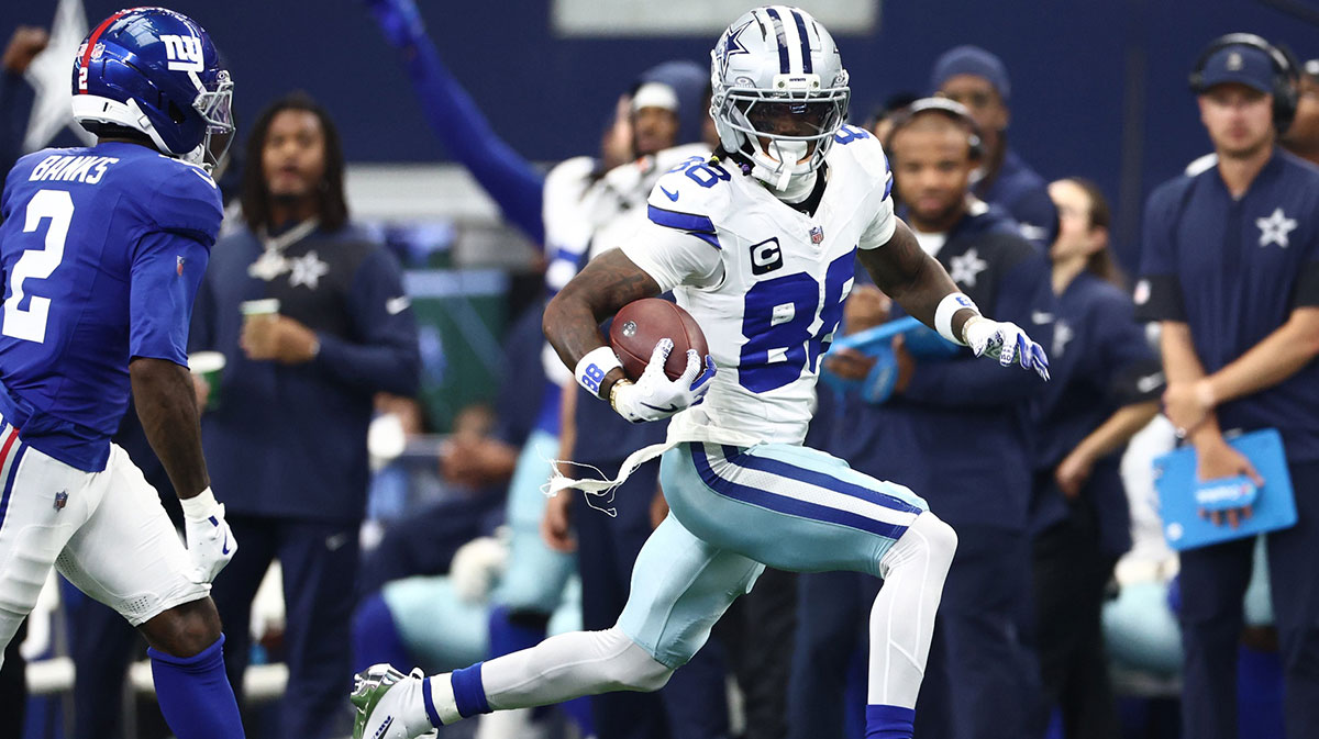 Dallas Cowboys wide receiver CeeDee Lamb (88) runs with the ball against the New York Giants during the second quarter at AT&T Stadium.