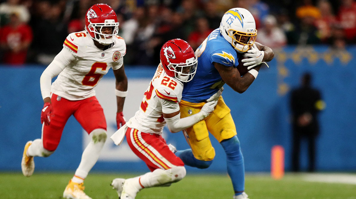 Los Angeles Chargers wide receiver Keenan Allen (13) runs against Kansas City Chiefs cornerback Trent McDuffie (22) in the second half during a NFL game at Corinthians Arena.