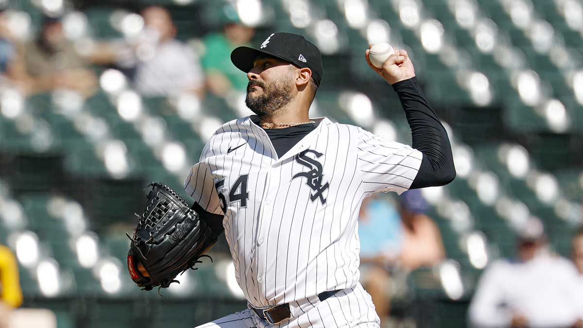 Chicago White Sox pitcher Martin Perez (54) delivers a pitch against the Baltimore Orioles during the first inning at Rate Field.