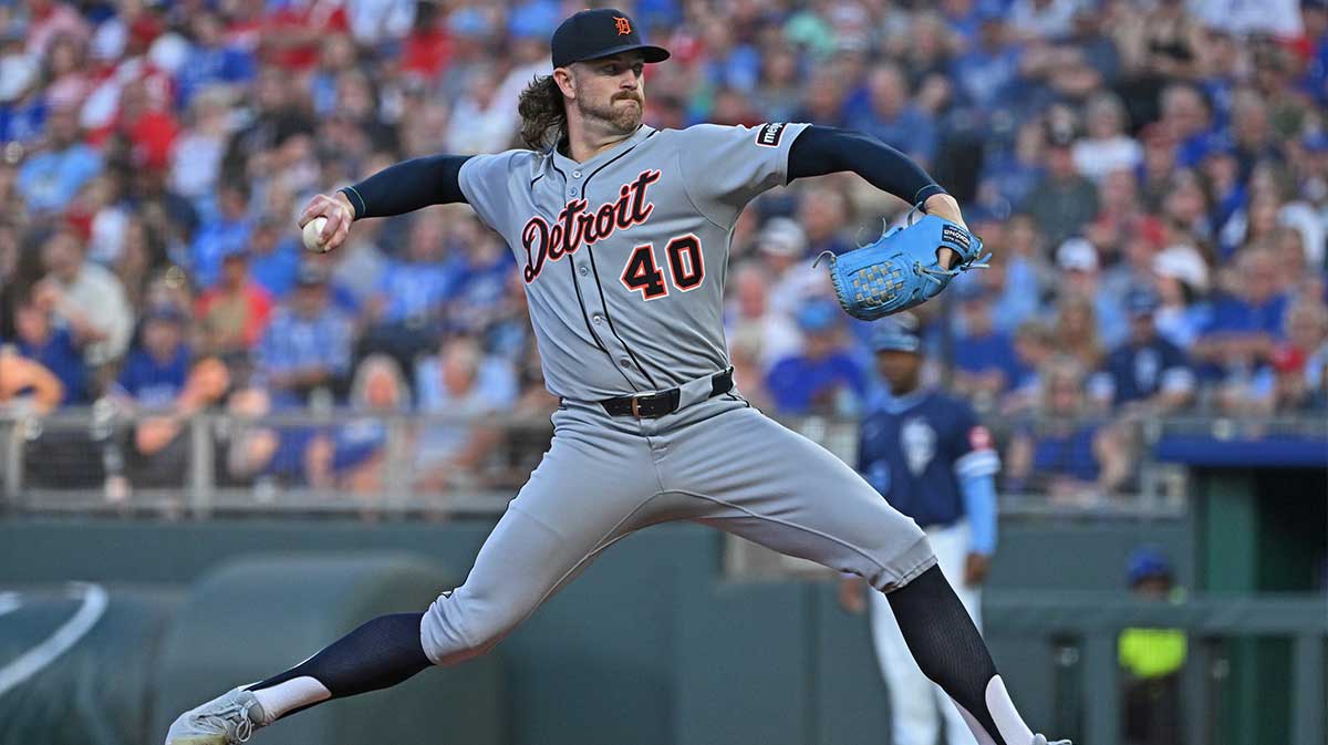 Detroit Tigers starting pitcher Chris Paddack (40) throws a pitch in the first inning against the Kansas City Royals at Kauffman Stadium.