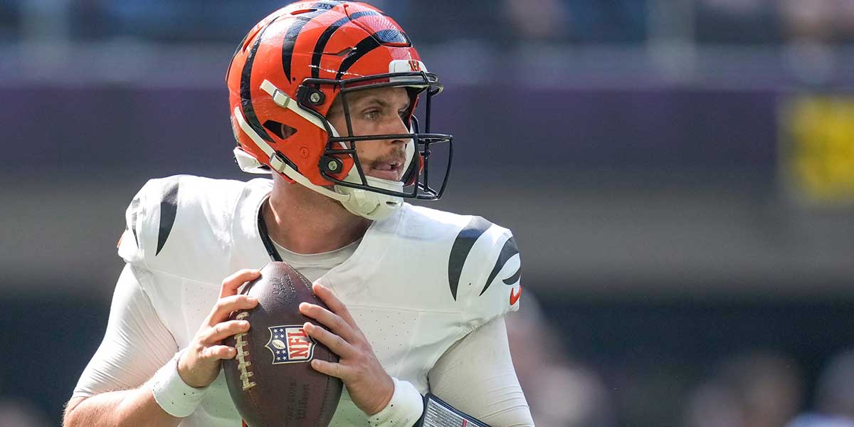 Cincinnati Bengals quarterback Jake Browning (6) drops back to throw in the second quarter of the NFL Week 3 game between the Minnesota Vikings and the Cincinnati Bengals at U.S. Bank Stadium in Minneapolis on Sunday, Sept. 21, 2025.