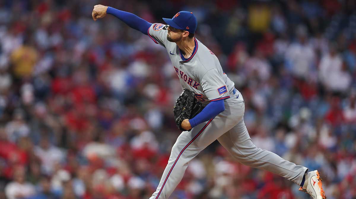 New York Mets pitcher Clay Holmes (35) throws a pitch against the Philadelphia Phillies during the first inning at Citizens Bank Park.