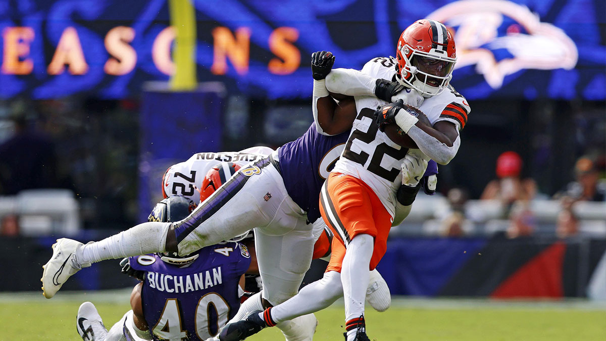 Cleveland Browns running back Dylan Sampson (22) runs the ball against the Baltimore Ravens