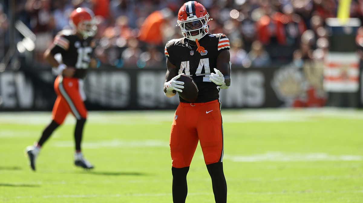 Cleveland Browns tight end Harold Fannin Jr. (44) reacts after a play