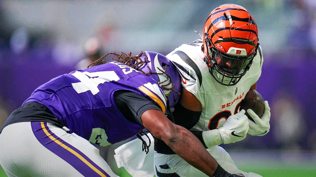 Cincinnati Bengals tight end Noah Fant (86) is wrapped after a catch in the first quarter of the NFL Week 3 game between the Minnesota Vikings and the Cincinnati Bengals.