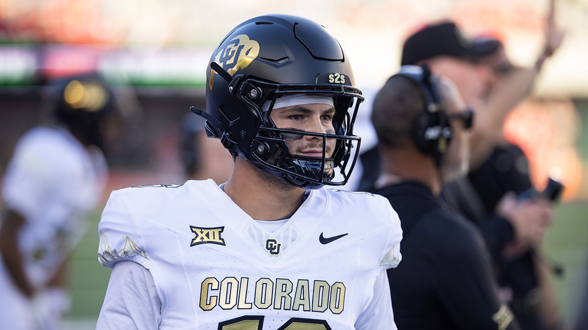 Colorado Buffalos quarterback Ryan Staub (16) against the Arizona Wildcats at Arizona Stadium.