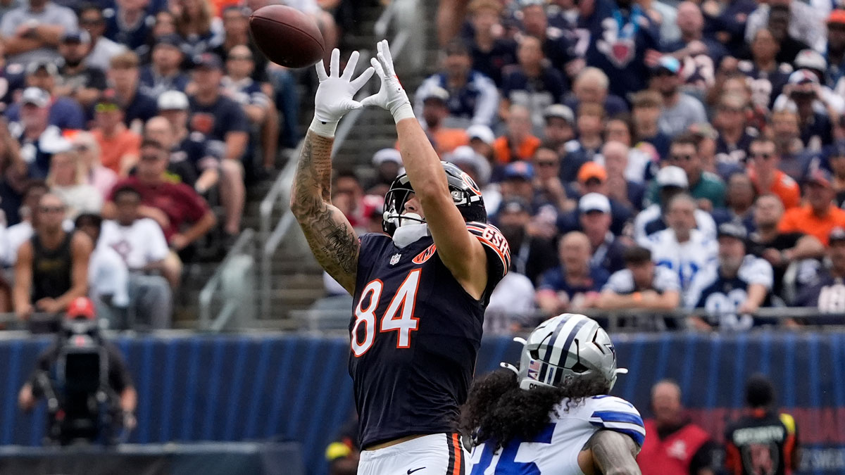 Chicago Bears tight end Colston Loveland (84) makes a catch against Dallas Cowboys linebacker Marist Liufau (35) during the first half at Soldier Field.