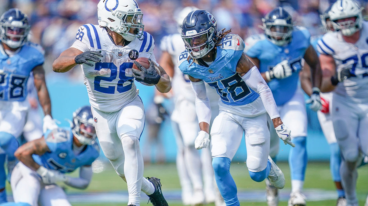 Indianapolis Colts running back Jonathan Taylor (28) runs in a touchdown during the third quarter against the Tennessee Titans at Nissan Stadium in Nashville, Tenn., Sunday, Sept. 21, 2025.