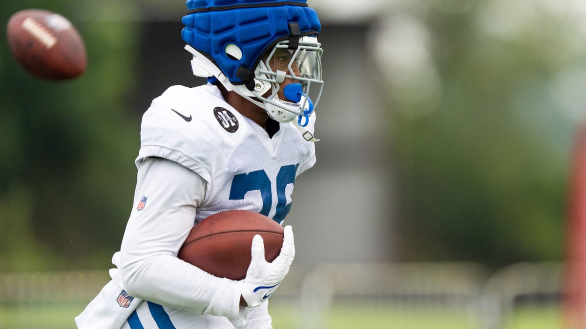 Colts running back Khalil Herbert (26) runs