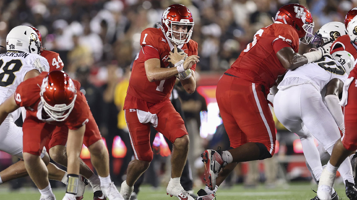 Houston Cougars quarterback Conner Weigman (1) runs with the ball during the second quarter against the Colorado Buffaloes at TDECU Stadium.