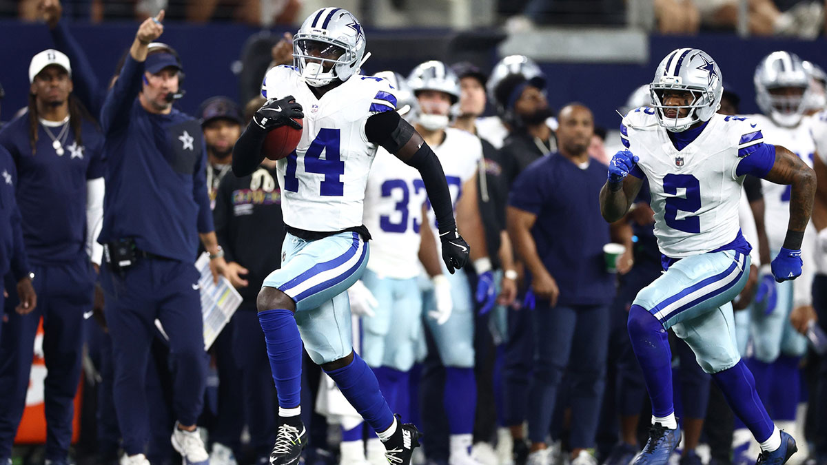 Dallas Cowboys safety Markquese Bell (14) runs against the Green Bay Packers in the second quarter at AT&T Stadium.