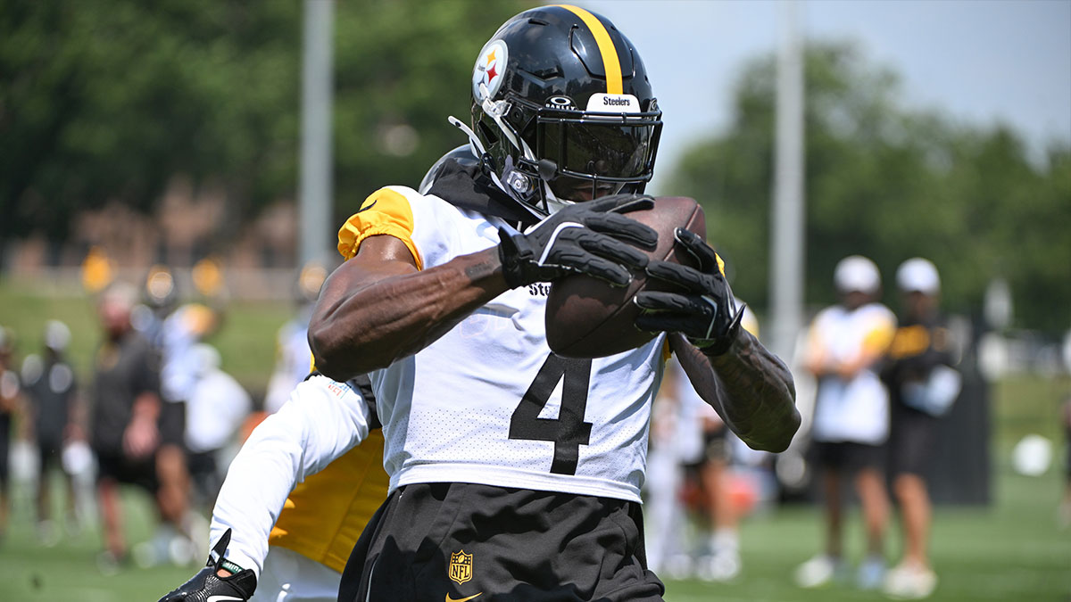 Pittsburgh Steelers wide receiver DK Metcalf (4) participates in drills during training camp at Saint Vincent College.