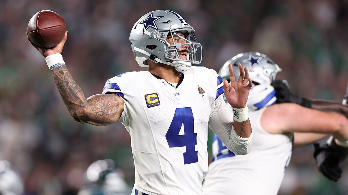 Dallas Cowboys quarterback Dak Prescott (4) passes the ball against the Philadelphia Eagles during the second quarter of the game at Lincoln Financial Field.