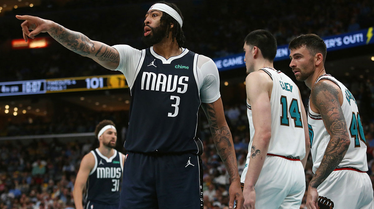 Dallas Mavericks forward Anthony Davis (3) reacts during the third quarter against the Memphis Grizzlies at FedExForum