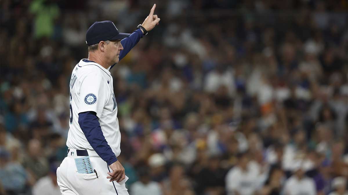 Seattle Mariners manager Dan Wilson (6) signals a pitching change against the San Diego Padres during the sixth inning at T-Mobile Park.