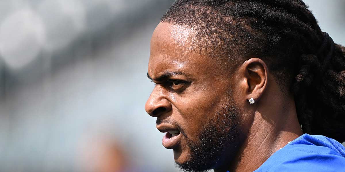 Los Angeles Rams wide receiver Davante Adams (17) during warmups against the Philadelphia Eagles at Lincoln Financial Field.
