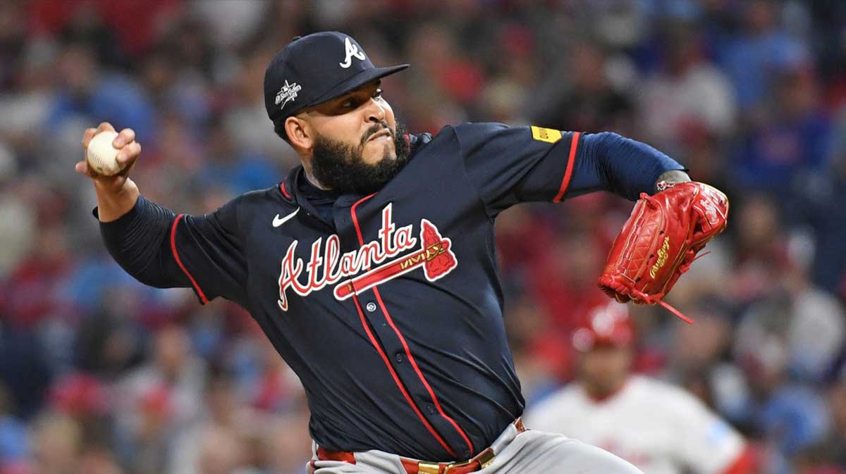 Atlanta Braves pitcher Daysbel Hernández (62) throws a pitch during the eighth inning against the Philadelphia Phillies at Citizens Bank Park.