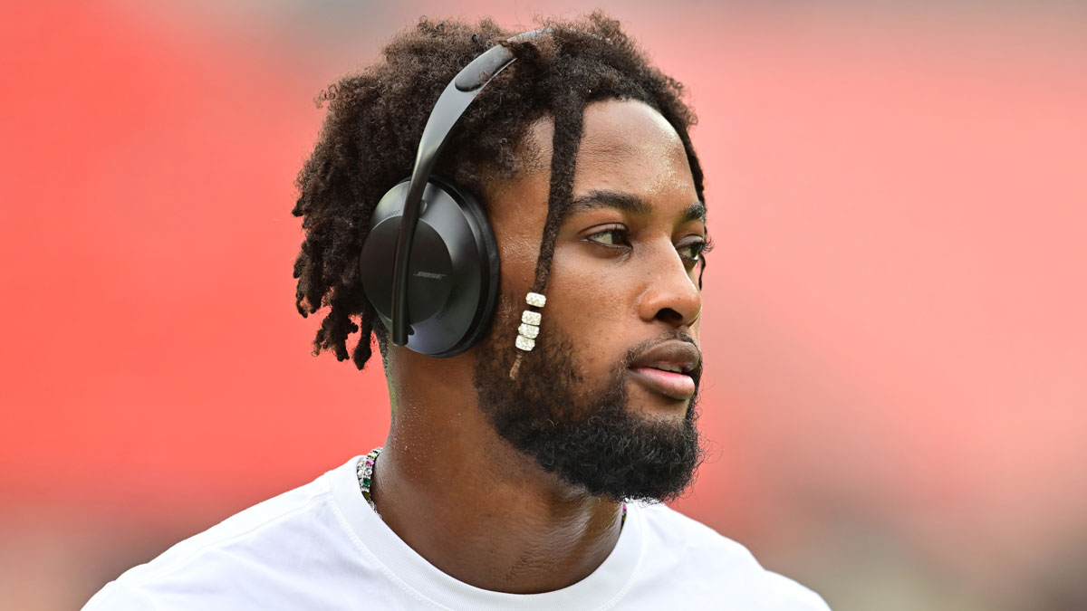 Cleveland Browns cornerback Denzel Ward (21) warms up before the game between the Browns and the Los Angeles Rams at Huntington Bank Field.