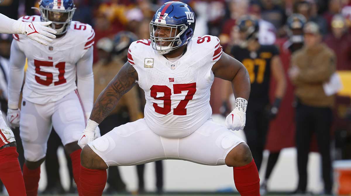Only Justin Herbert kept 342-pound Dexter Lawrence from a Giants pick-6