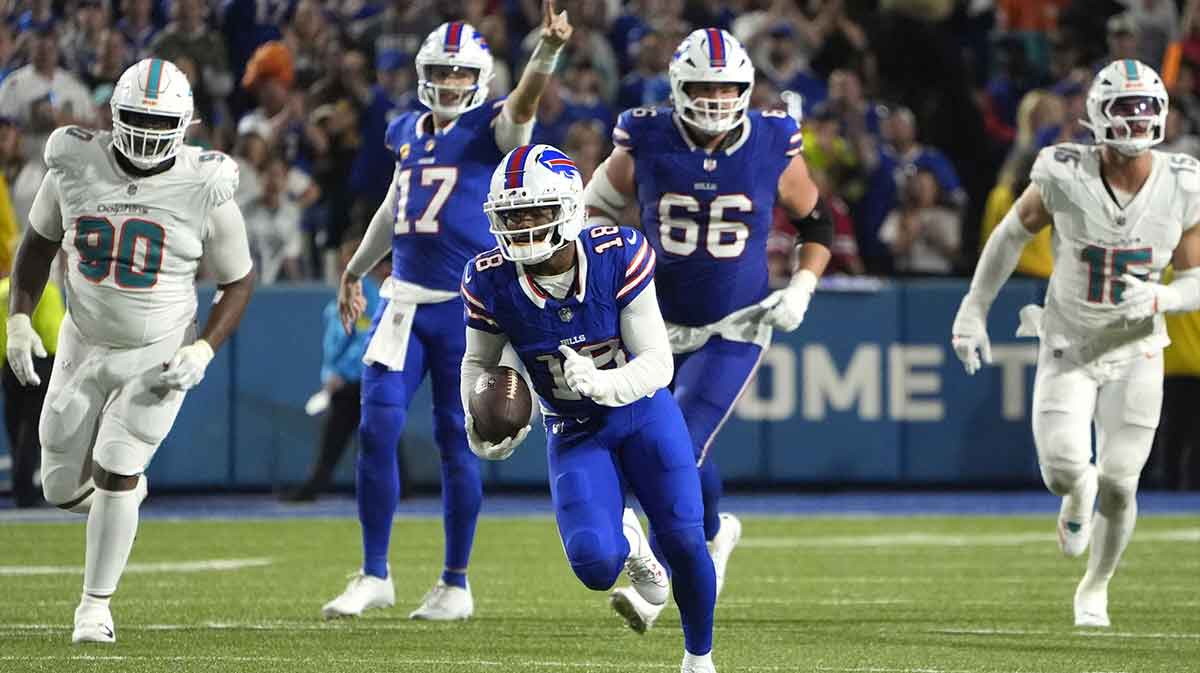 Buffalo Bills wide receiver Elijah Moore (18) runs against the Miami Dolphins in the fourth quarter at Highmark Stadium.