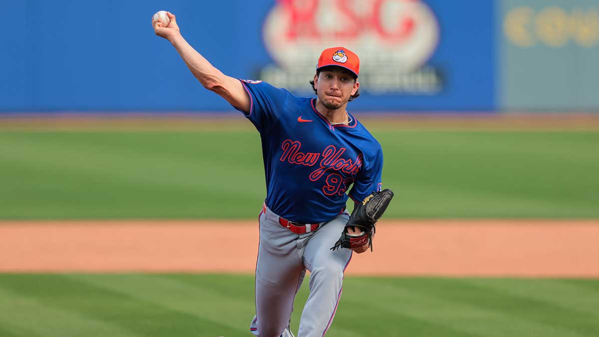 New York Mets pitcher Dom Hamel (93) pitches during a spring training workout at Clover Park.