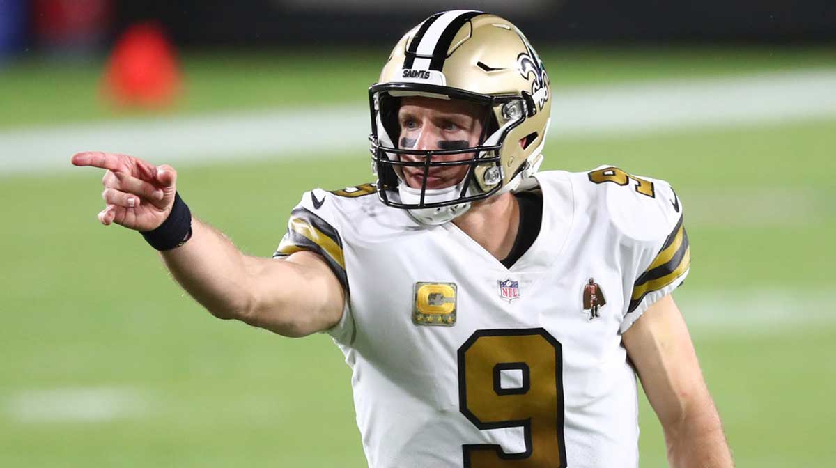 New Orleans Saints quarterback Drew Brees (9) calls a play against the Tampa Bay Buccaneers in the first quarter of a NFL game at Raymond James Stadium.