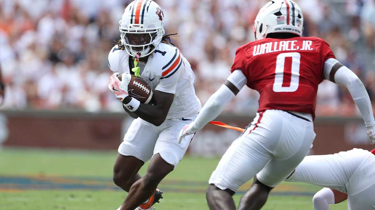 South Alabama Jaguars safety Christopher Wallace Jr. (0) closes in on Auburn Tigers wide receiver Eric Singleton Jr. (1) during the second quarter at Jordan-Hare Stadium.