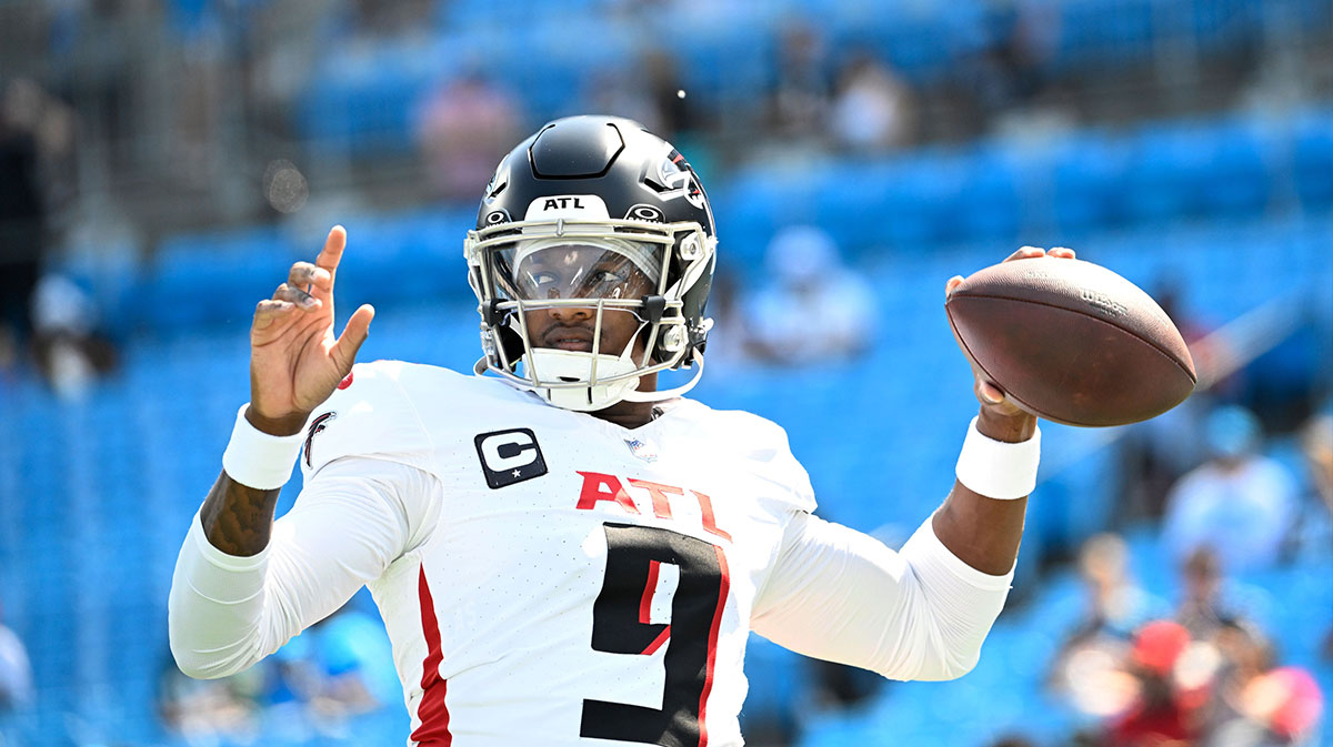 Atlanta Falcons quarterback Michael Penix Jr. (9) warms up before the game at Bank of America Stadium.