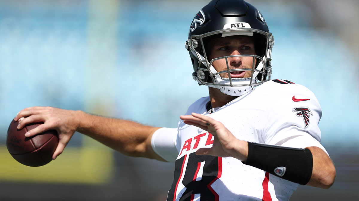Atlanta Falcons quarterback Kirk Cousins (18) warms up before a game between Carolina Panthers and the Atlanta Falcons at Bank of America Stadium.