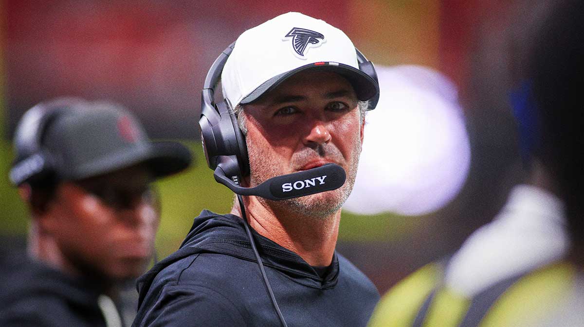 Atlanta Falcons offensive coordinator Zac Robinson against the Tennessee Titans in the first quarter at Mercedes-Benz Stadium.