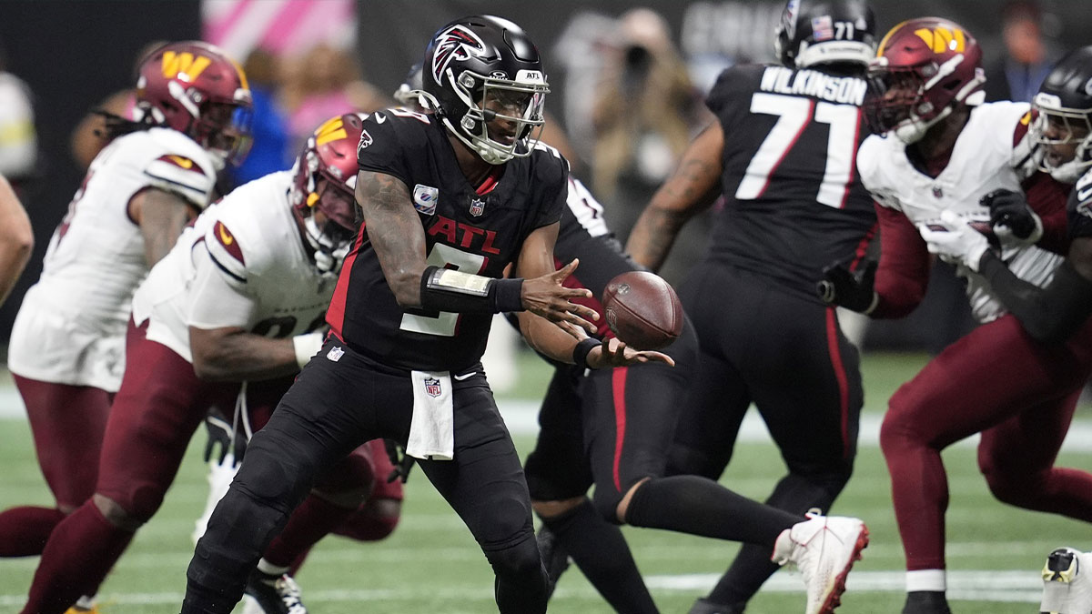 Atlanta Falcons quarterback Michael Penix Jr. (9) pitches during the first half against the Washington Commanders at Mercedes-Benz Stadium.