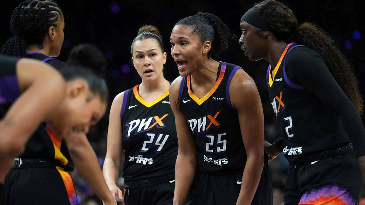 Phoenix Mercury forward Alyssa Thomas (25) huddles with her teammates during their WNBA semifinal playoff game against the Minnesota Lynx at PHX Arena on Sept. 28, 2025.
