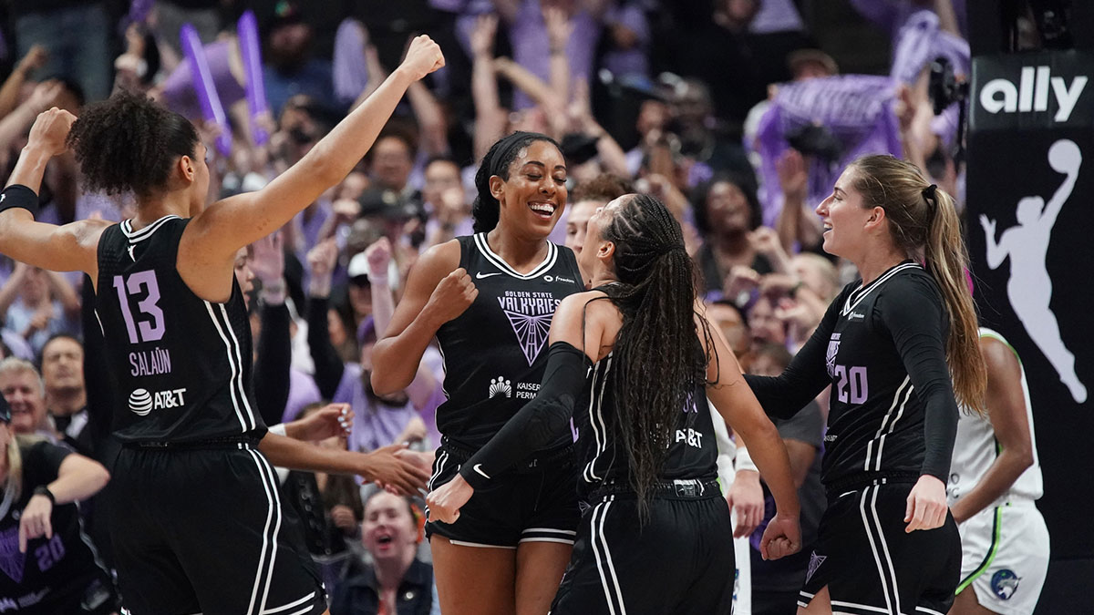 https://wp.clutchpoints.com/wp-content/uploads/2025/09/Fans-salute-Golden-State-after-loss-to-Lynx.jpg