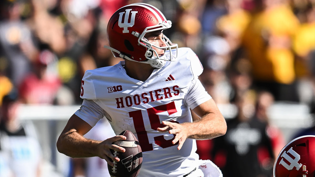 Indiana Hoosiers quarterback Fernando Mendoza (15) throws a pass against the Iowa Hawkeyes during the second quarter at Kinnick Stadium.