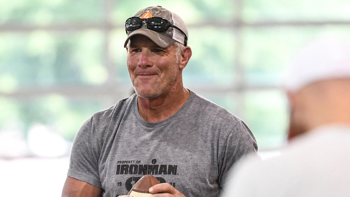 Former Packers QB Brett Favre’s extreme take on when kids should start tackle football