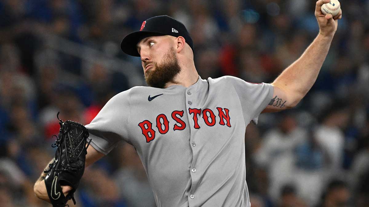 Boston Red Sox starting pitcher Garrett Crochet (35) delivers a pitch against the Toronto Blue Jays in the fourth inning at Rogers Centre.