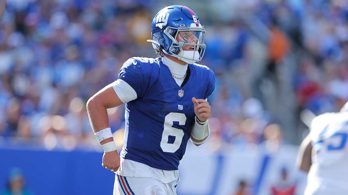 New York Giants quarterback Jaxson Dart (6) jogs off the field during the third quarter against the Los Angeles Chargers at MetLife Stadium.