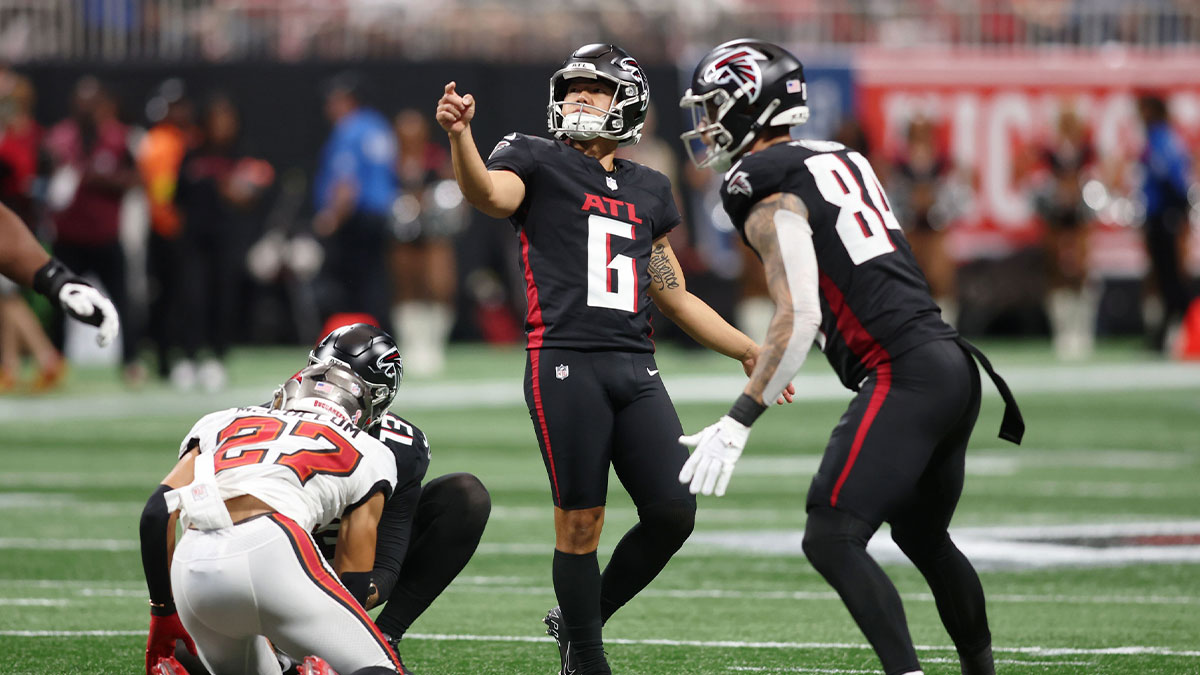 Atlanta Falcons place kicker Younghoe Koo (6) watches his kick against the Tampa Bay Buccaneers during the second quarter at Mercedes-Benz Stadium.