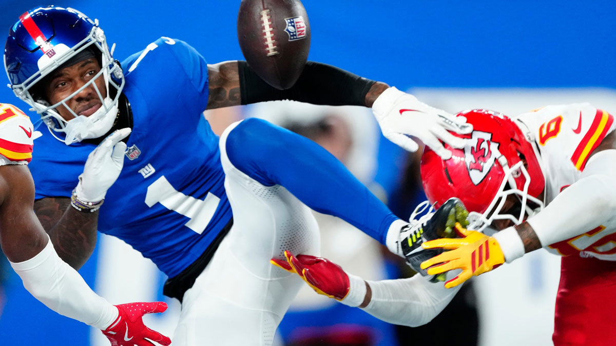 New York Giants wide receiver Malik Nabers (1) looks at a ball that was meant for him as he gets ready to fall in the end zone, in the fourth quarter, Sunday, September 21, 2025. Kansas City Chiefs cornerback Nohl Williams (20) and Kansas City Chiefs safety Bryan Cook (6) is shown on Nabers' sides.