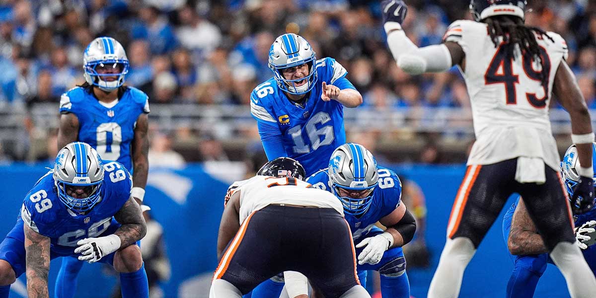 Detroit Lions quarterback Jared Goff (16) talks to teammates before a play against Chicago Bears during the second half at Ford Field in Detroit on Sunday, Sept. 14, 2025.