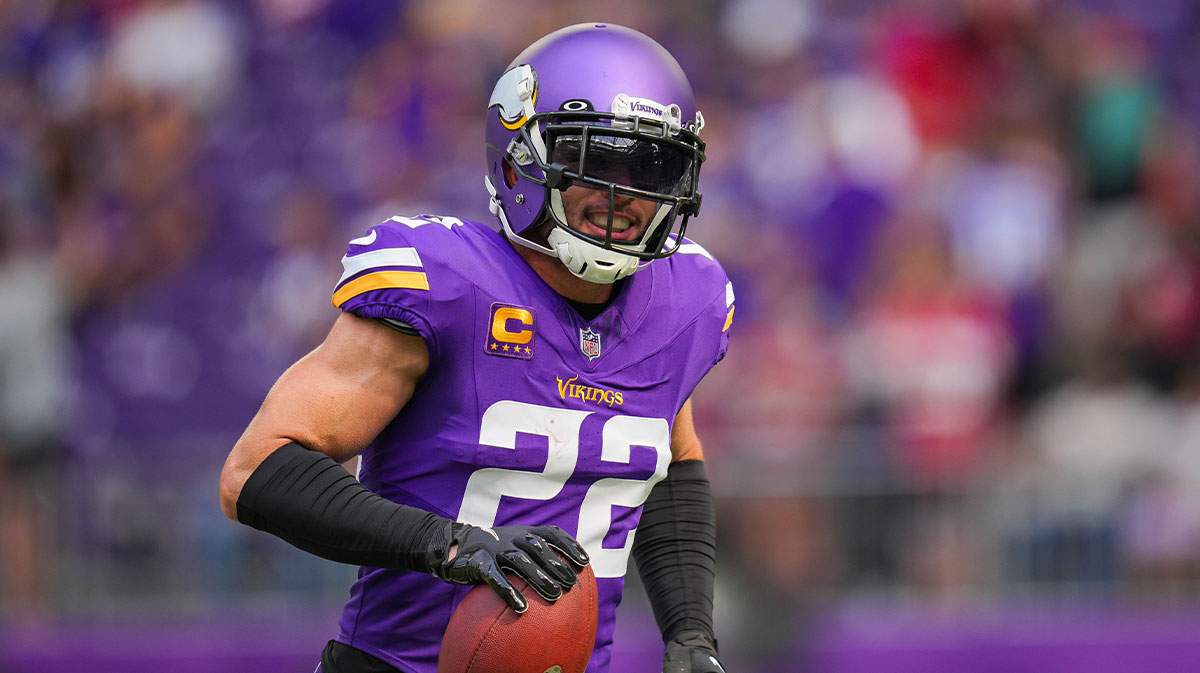 Minnesota Vikings safety Harrison Smith (22)warms up before the game against the San Francisco 49ers at U.S. Bank Stadium.