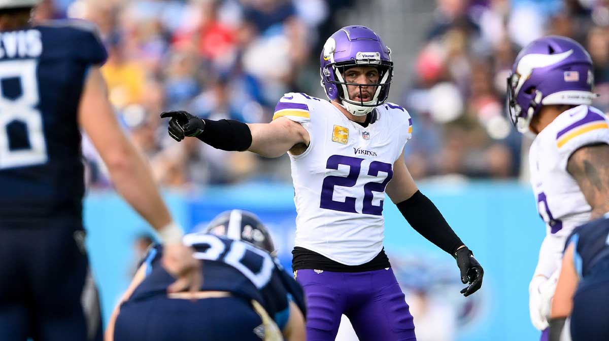 Minnesota Vikings safety Harrison Smith (22) directs the defense against the Tennessee Titans during the first half at Nissan Stadium. 