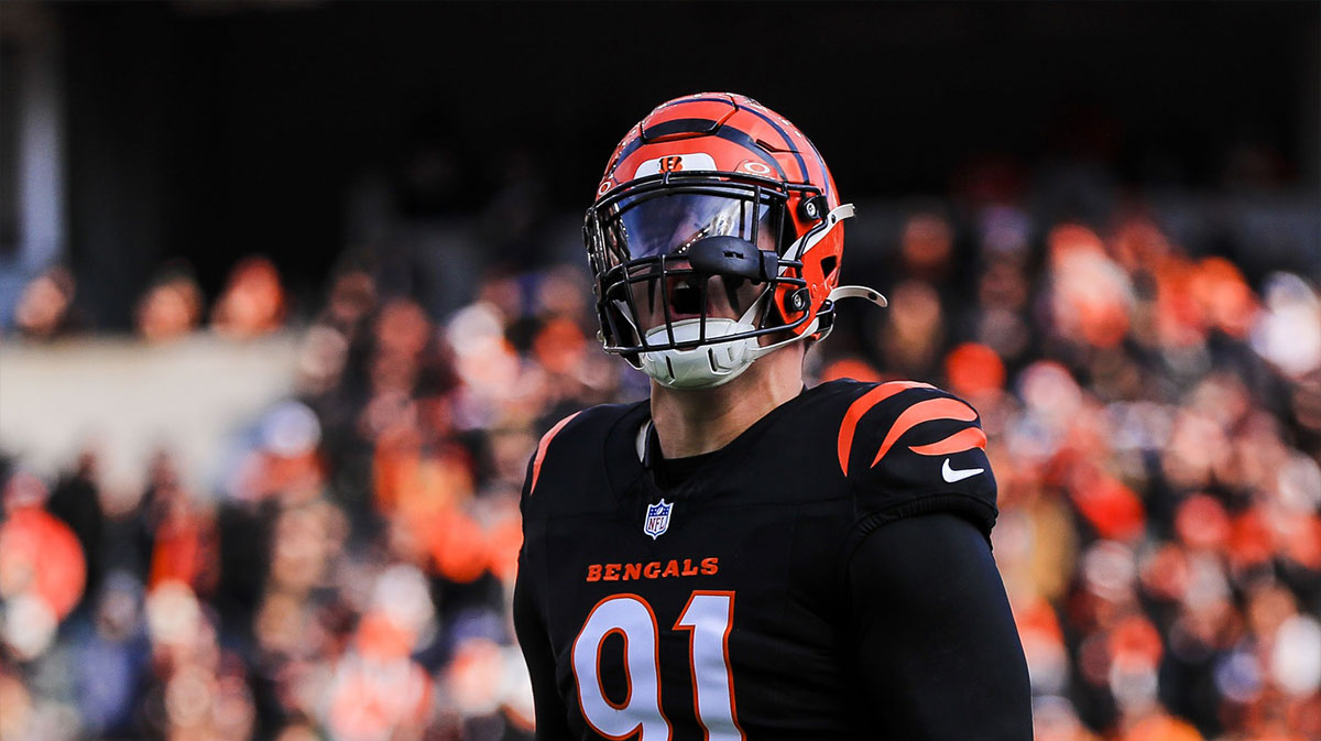 Cincinnati Bengals defensive end Trey Hendrickson (91) runs onto the field before the game against the Cleveland Browns at Paycor Stadium.