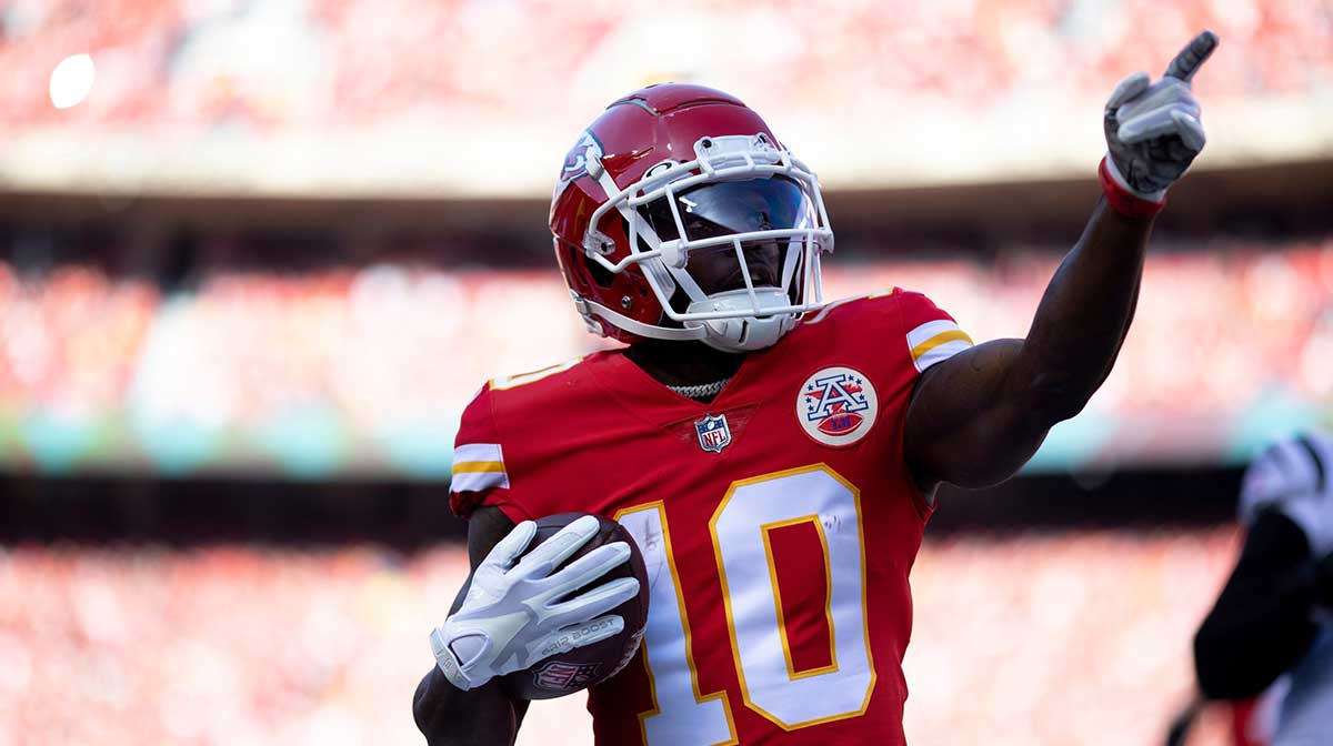 Kansas City Chiefs wide receiver Tyreek Hill (10) celebrates after a first down catch in the first quarter during the AFC championship NFL football game, Sunday, Jan. 30, 2022, at GEHA Field at Arrowhead Stadium in Kansas City, Mo. Cincinnati Bengals At Kansas City Chiefs Jan 30 Afc Championship 54 Syndication The Enquirer