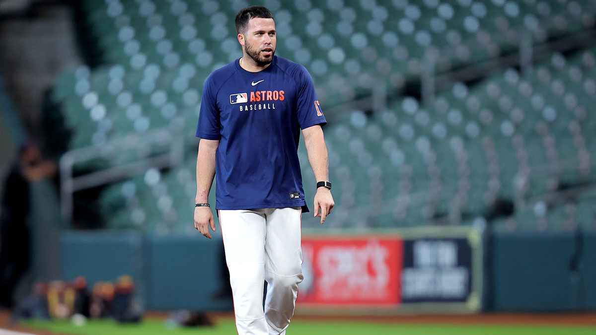 Houston Astros catcher Victor Caratini (17) prior to the game against the Los Angeles Angels at Daikin Park.