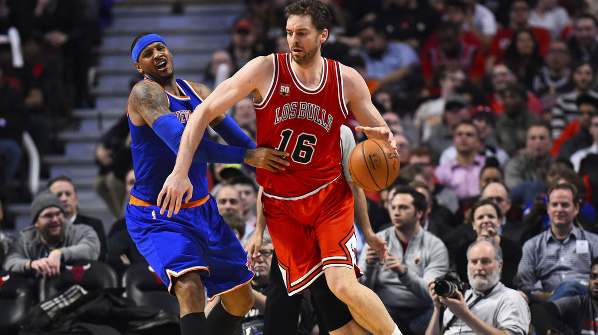 Chicago Bulls center Pau Gasol (16) dribbles the ball into New York Knicks forward Carmelo Anthony (7) during the second half at the United Center.