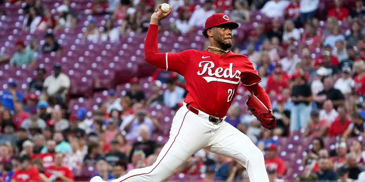 Cincinnati Reds pitcher Hunter Greene (21) delivers a pitch in the first inning of a MLB game between the Cincinnati Reds and Chicago Cubs, Thursday, Sept. 18, 2025, at Great American Ball Park in downtown Cincinnati.
