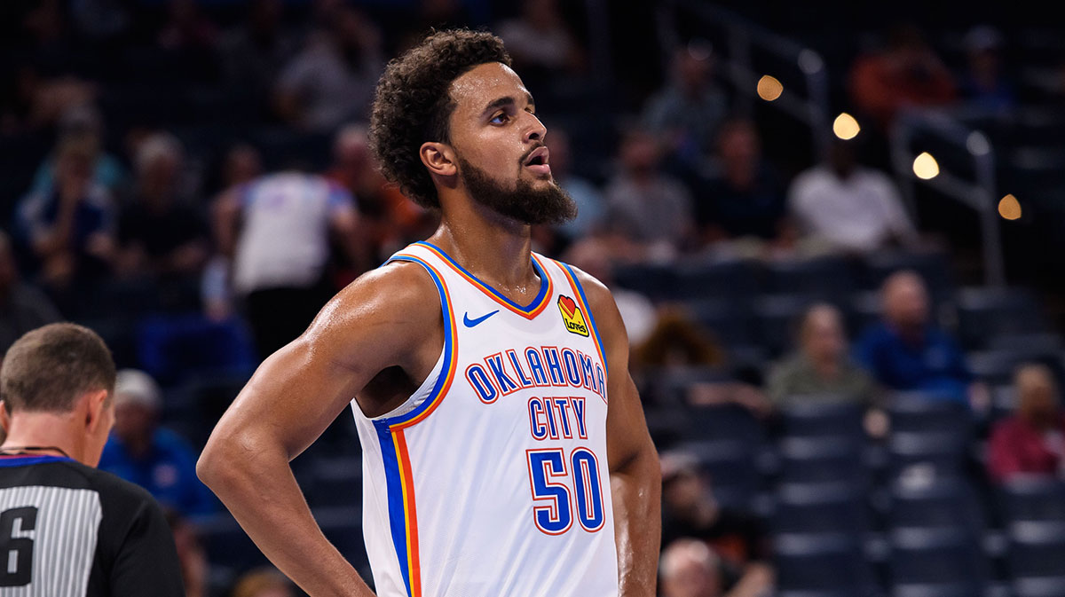 Mavericks sign ex-Thunder big man to contract